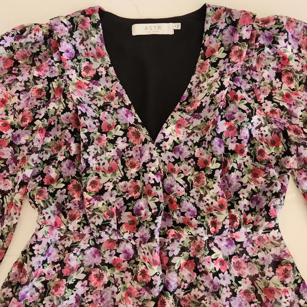 ASTR the label Sz S Lilac AOP Floral Peplum Wrap Front Blouse Peasant Puff Women